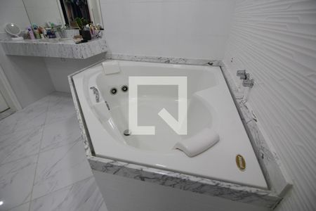 Casa de condomínio à venda com 560m², 4 quartos e 2 vagasBanheiro da Suíte 3