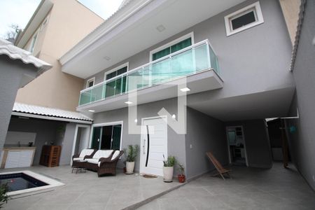 Casa de condomínio à venda com 560m², 4 quartos e 2 vagasFachada Interna