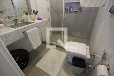 Casa de condomínio à venda com 560m², 4 quartos e 2 vagasBanheiro da Suíte 2
