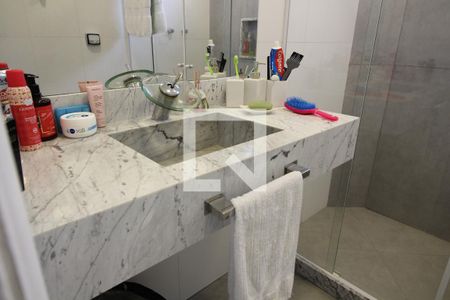 Casa de condomínio à venda com 560m², 4 quartos e 2 vagasBanheiro da Suíte 2