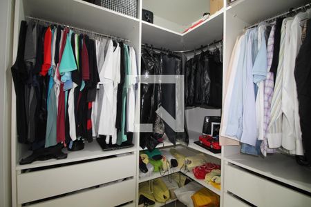 Casa de condomínio à venda com 560m², 4 quartos e 2 vagasCloset da Suíte 1