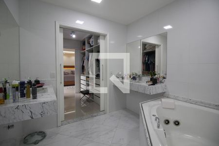 Casa de condomínio à venda com 560m², 4 quartos e 2 vagasBanheiro da Suíte 3