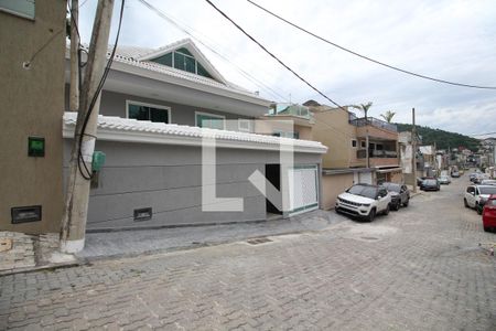 Casa de condomínio à venda com 560m², 4 quartos e 2 vagasFachada