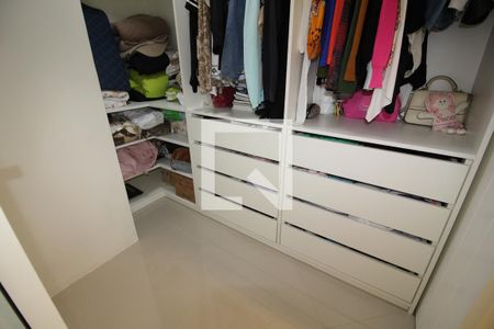 Casa de condomínio à venda com 560m², 4 quartos e 2 vagasCloset da Suíte 2