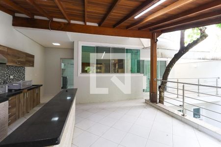 Casa de condomínio à venda com 529m², 4 quartos e 6 vagas Casa de condomínio à venda com 529m², 4 quartos e 6 vagasÁrea da churrasqueira