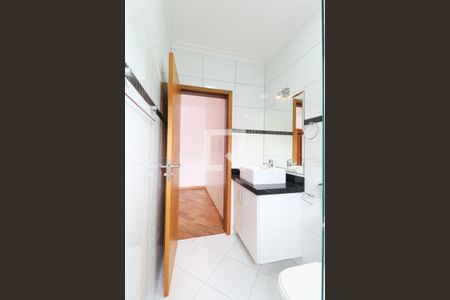 Casa de condomínio à venda com 529m², 4 quartos e 6 vagas Casa de condomínio à venda com 529m², 4 quartos e 6 vagasBanheiro suíte 2