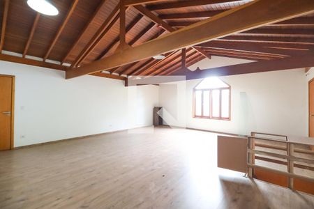 Casa de condomínio à venda com 529m², 4 quartos e 6 vagas Casa de condomínio à venda com 529m², 4 quartos e 6 vagasSótão