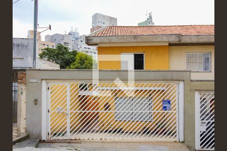 Casa à venda com 135m², 4 quartos e 2 vagas Casa à venda com 135m², 4 quartos e 2 vagasFachada