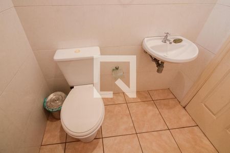 Casa à venda com 135m², 4 quartos e 2 vagas Casa à venda com 135m², 4 quartos e 2 vagasBanheiro de Serviço