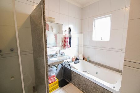 Casa à venda com 135m², 4 quartos e 2 vagas Casa à venda com 135m², 4 quartos e 2 vagasBanheiro da Suíte