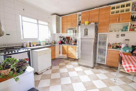 Casa à venda com 135m², 4 quartos e 2 vagas Casa à venda com 135m², 4 quartos e 2 vagasCozinha