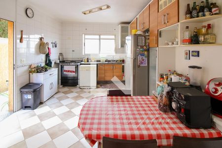 Casa à venda com 135m², 4 quartos e 2 vagas Casa à venda com 135m², 4 quartos e 2 vagasCozinha