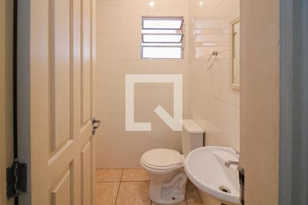 Casa à venda com 135m², 4 quartos e 2 vagas Casa à venda com 135m², 4 quartos e 2 vagasBanheiro de Serviço