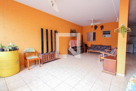 Casa à venda com 135m², 4 quartos e 2 vagas Casa à venda com 135m², 4 quartos e 2 vagasÁrea externa