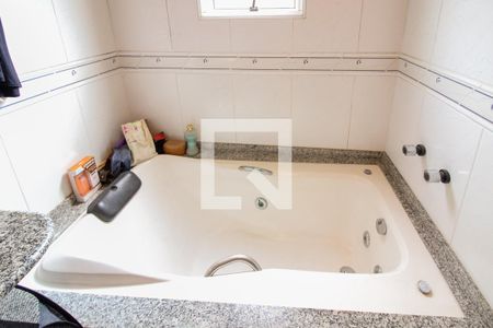 Casa à venda com 135m², 4 quartos e 2 vagas Casa à venda com 135m², 4 quartos e 2 vagasBanheiro da Suíte