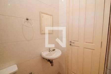 Casa à venda com 135m², 4 quartos e 2 vagas Casa à venda com 135m², 4 quartos e 2 vagasBanheiro de Serviço