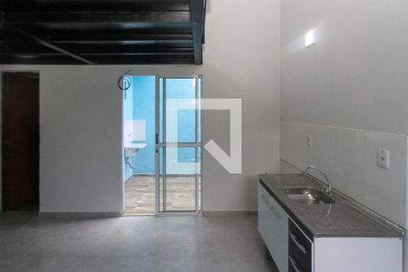 Sala e Cozinha de kitnet/studio para alugar com 1 quarto, 41m² em Vila Bela, São Paulo