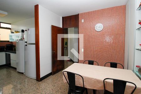 Apartamento à venda com 260m², 4 quartos e 3 vagasCozinha