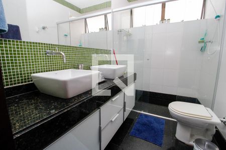 Apartamento à venda com 260m², 4 quartos e 3 vagasBanheiro