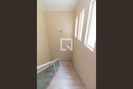 Casa à venda com 125m², 3 quartos e 2 vagasCorredor dos Quartos - Escada