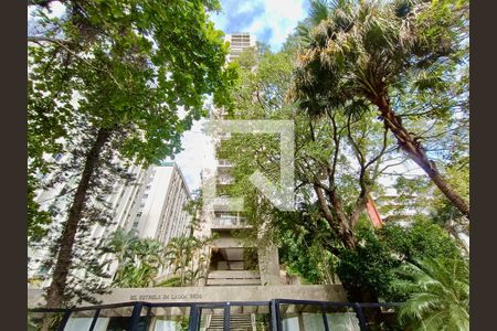 Apartamento à venda com 114m², 3 quartos e 1 vagaFachada com cartaz QA