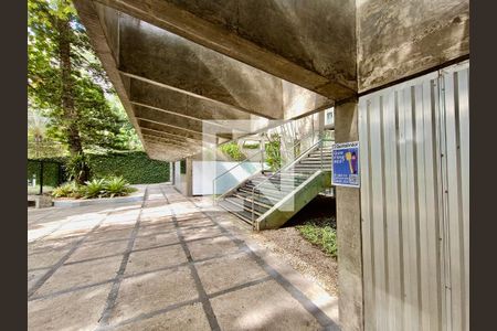 Apartamento à venda com 114m², 3 quartos e 1 vagaFachada com cartaz QA