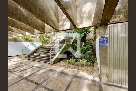 Apartamento à venda com 114m², 3 quartos e 1 vagaFachada com cartaz QA