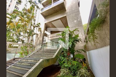 Apartamento à venda com 114m², 3 quartos e 1 vagaFachada com cartaz QA