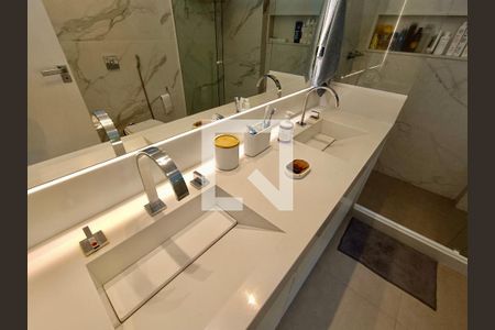 Apartamento à venda com 114m², 3 quartos e 1 vagaSuíte banheiro