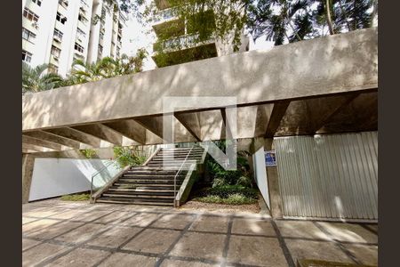 Apartamento à venda com 114m², 3 quartos e 1 vagaFachada com cartaz QA