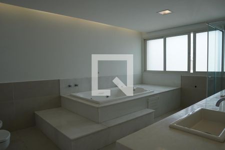 Apartamento à venda com 532m², 6 quartos e 5 vagasBanheiro da Suite 2 