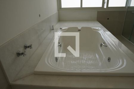 Apartamento à venda com 532m², 6 quartos e 5 vagasBanheiro da Suite 2 