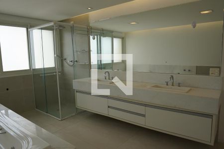 Apartamento à venda com 532m², 6 quartos e 5 vagasBanheiro da Suite 2 