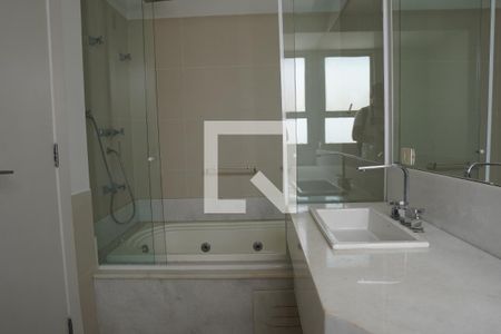 Apartamento à venda com 532m², 6 quartos e 5 vagasBanheiro da Suíte