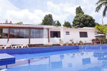 Casa de condomínio à venda com 450m², 4 quartos e 2 vagasPiscina