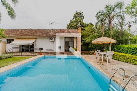 Casa à venda com 250m², 4 quartos e 5 vagas Casa à venda com 250m², 4 quartos e 5 vagasÁrea externa