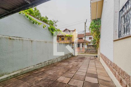 Casa à venda com 250m², 4 quartos e 5 vagas Casa à venda com 250m², 4 quartos e 5 vagasÁrea externa