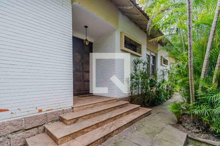 Casa à venda com 250m², 4 quartos e 5 vagas Casa à venda com 250m², 4 quartos e 5 vagasFachada