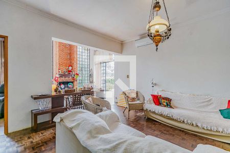 Casa à venda com 250m², 4 quartos e 5 vagas Casa à venda com 250m², 4 quartos e 5 vagasSala