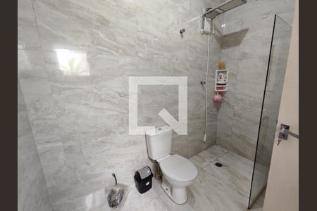 Casa para alugar com 130m², 2 quartos e 2 vagasBanheiro da Suíte