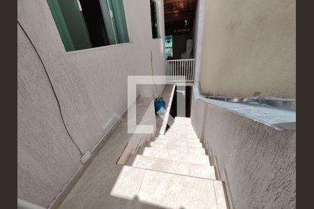 Casa para alugar com 130m², 2 quartos e 2 vagasEscada