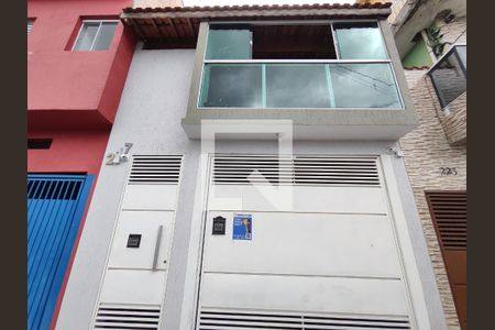 Casa para alugar com 130m², 2 quartos e 2 vagasFachada