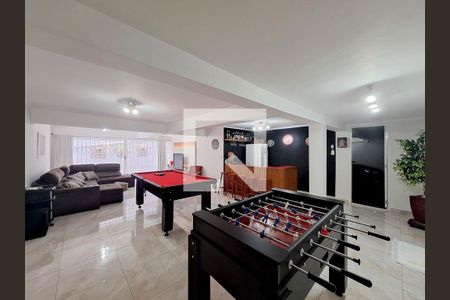 Casa à venda com 226m², 4 quartos e 4 vagasSalão