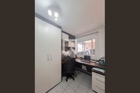 Casa à venda com 226m², 4 quartos e 4 vagasEscritório