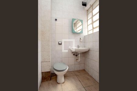 Banheiro de kitnet/studio para alugar com 1 quarto, 50m² em Centro Histórico, Porto Alegre