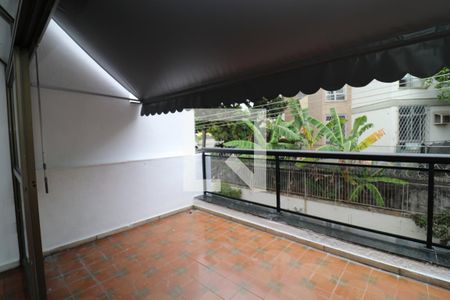 Casa de condomínio à venda com 200m², 4 quartos e 3 vagasVaranda