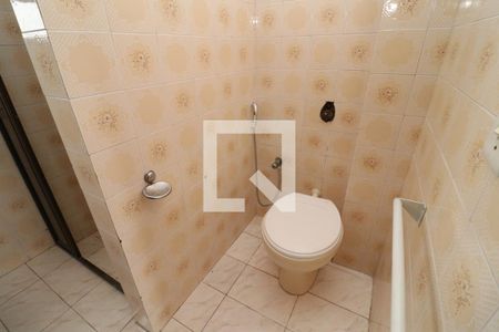 Casa de condomínio à venda com 200m², 4 quartos e 3 vagasBanheiro Social 2