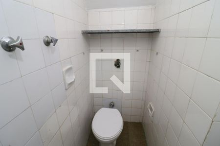 Casa de condomínio à venda com 200m², 4 quartos e 3 vagasBanheiro de serviço