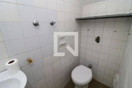 Casa de condomínio à venda com 200m², 4 quartos e 3 vagasBanheiro de serviço