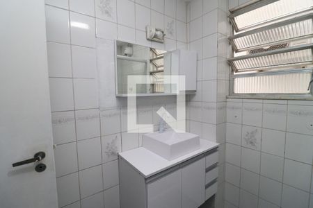 Casa de condomínio à venda com 200m², 4 quartos e 3 vagasBanheiro Social 1
